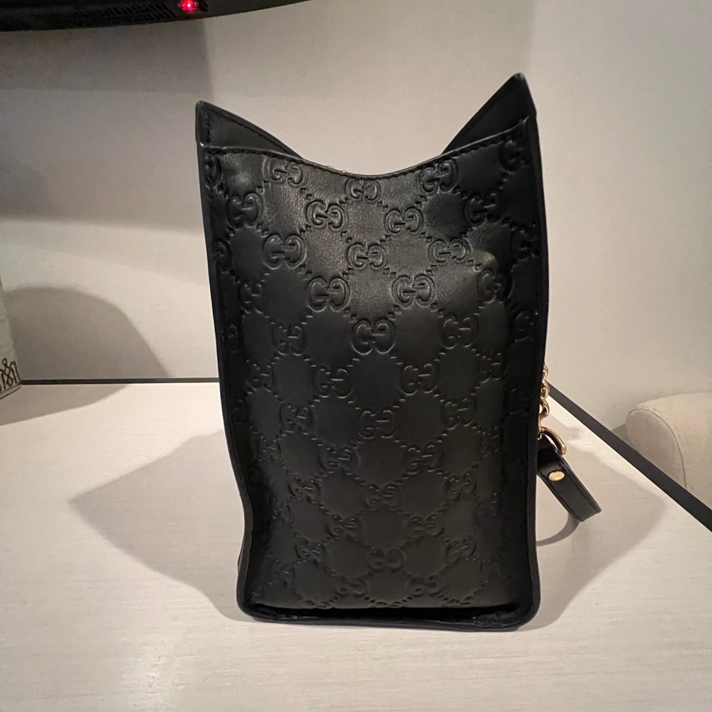 🌟 For Sale: Authentic GUCCI Black w/ Gold accents Tote 🌟 - Picture 4 of 8